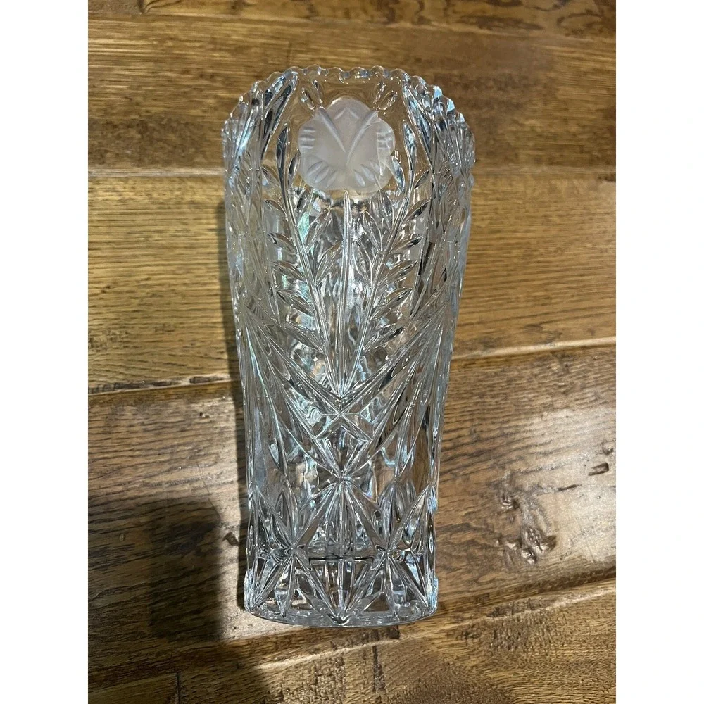 Vintage Beautiful Heavy Pressed Glass/Lead Crystal Floral Frosted Flower Vase 8